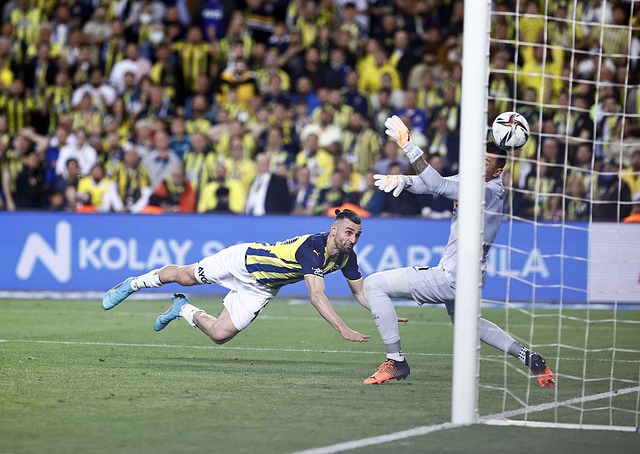 歐聯杯1／8決賽首回合曼聯1-1AC米蘭 迪亞洛破門克亞爾絕平.